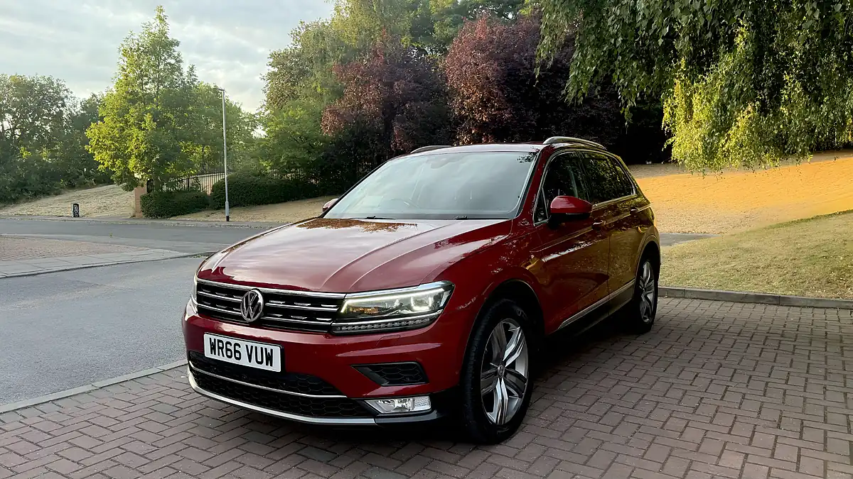 Used 2016 Volkswagen Tiguan Sel Red - Front View