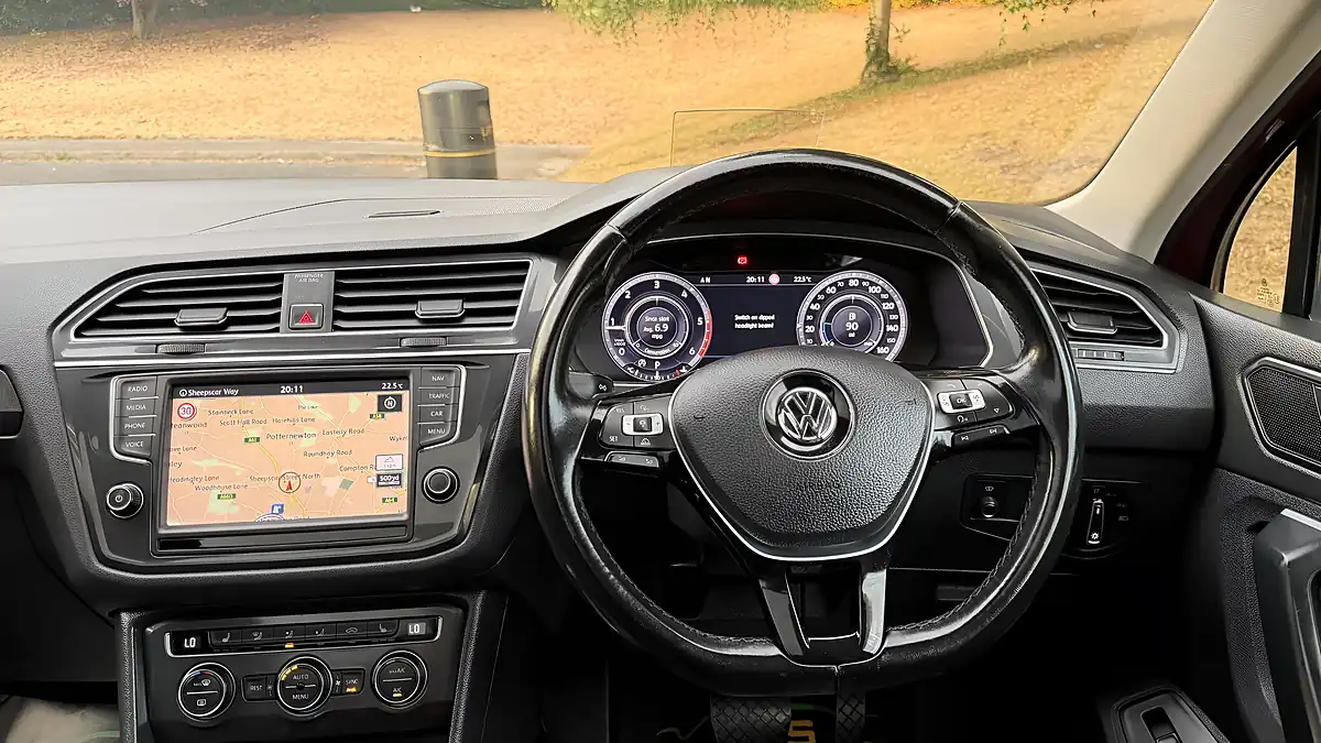 Used 2016 Volkswagen Tiguan Sel Red - Interior and Exterior details 13