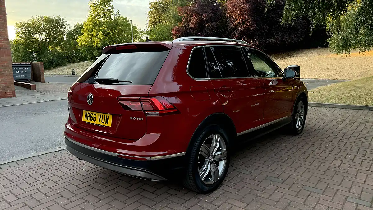 Used 2016 Volkswagen Tiguan Sel Red - Interior and Exterior details 8