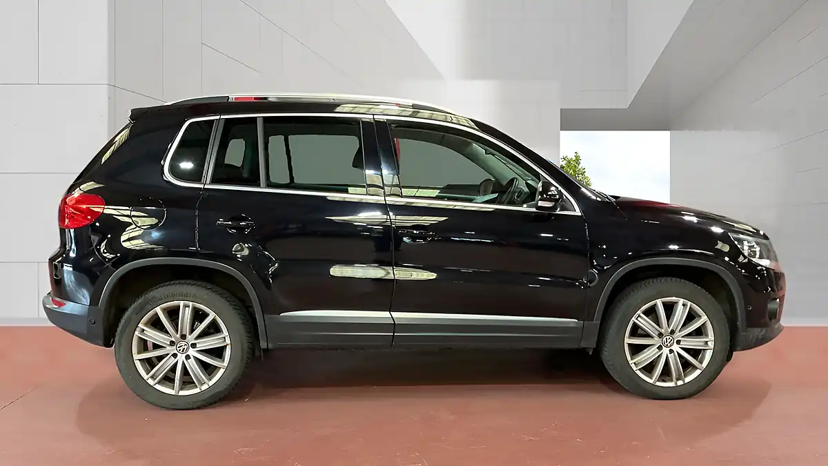 Used 2016 Volkswagen Tiguan Tech Match Edition Black - Interior and Exterior details 3
