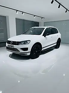 Used 2016 Volkswagen Touareg Bluemotion Tech R-Line White - Interior and Exterior details 11