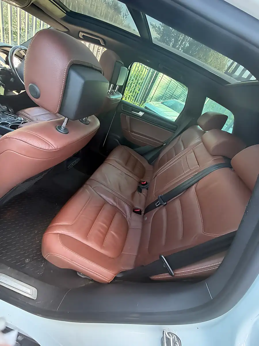 Used 2016 Volkswagen Touareg Bluemotion Tech R-Line White - Interior and Exterior details 19