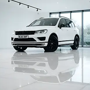 Used 2016 Volkswagen Touareg Bluemotion Tech R-Line White - Interior and Exterior details 4