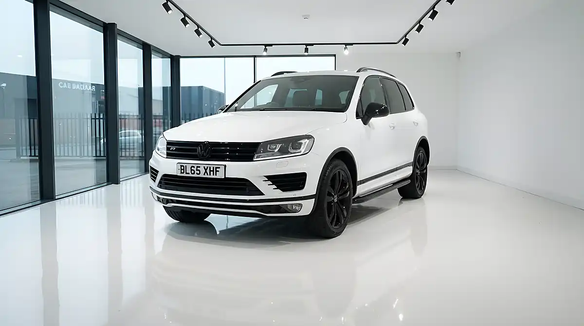 Used 2016 Volkswagen Touareg Bluemotion Tech R-Line White - Interior and Exterior details 6