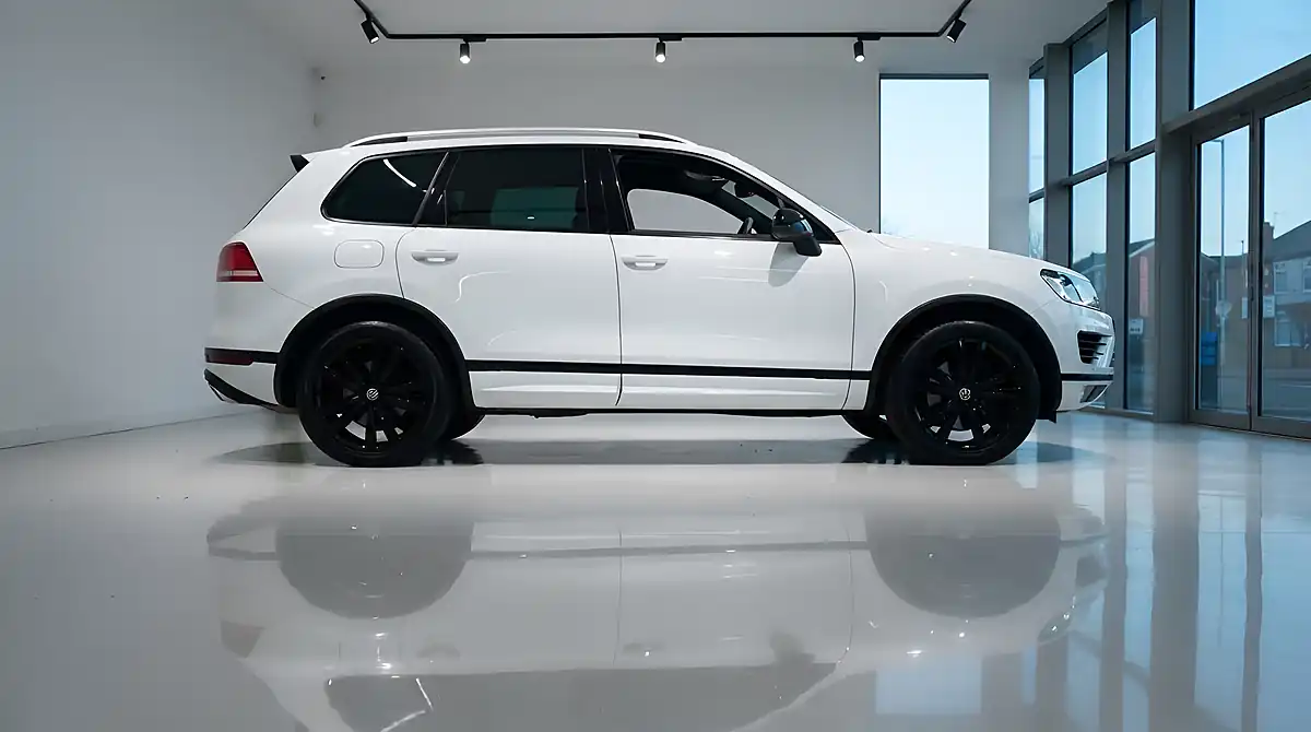 Used 2016 Volkswagen Touareg Bluemotion Tech R-Line White - Interior and Exterior details 9