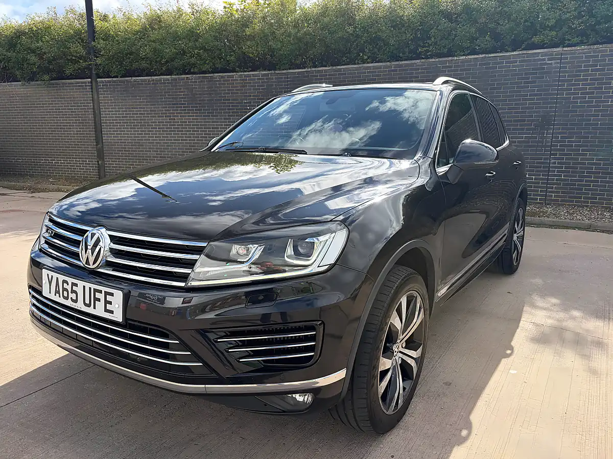 Used 2016 Volkswagen Touareg R-Line Black - Front View