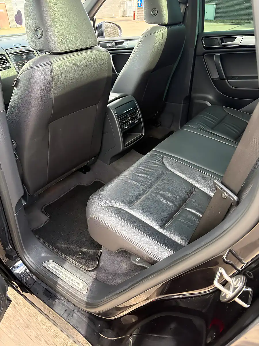 Used 2016 Volkswagen Touareg R-Line Black - Interior and Exterior details 10