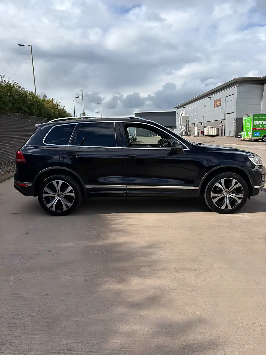 Used 2016 Volkswagen Touareg R-Line Black - Interior and Exterior details 6
