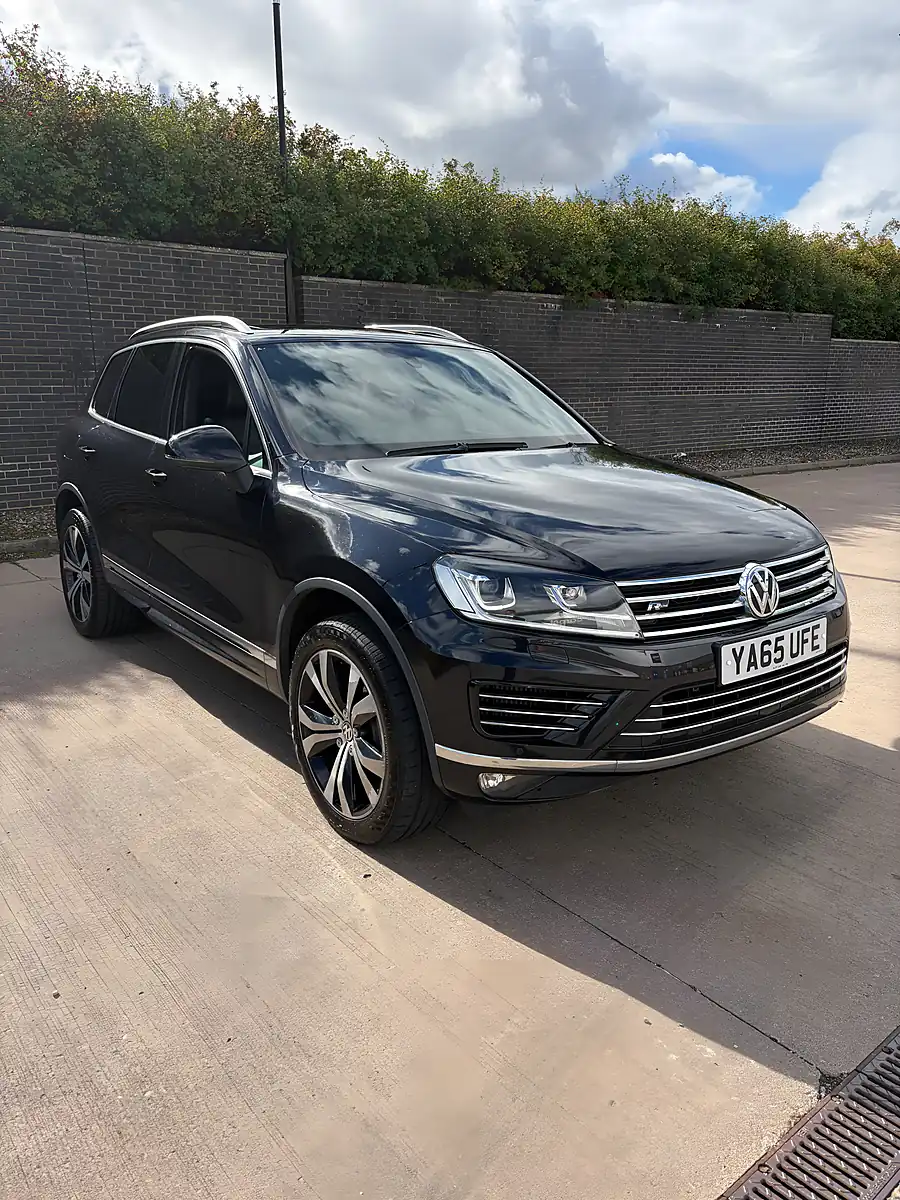 Used 2016 Volkswagen Touareg R-Line Black - Interior and Exterior details 7