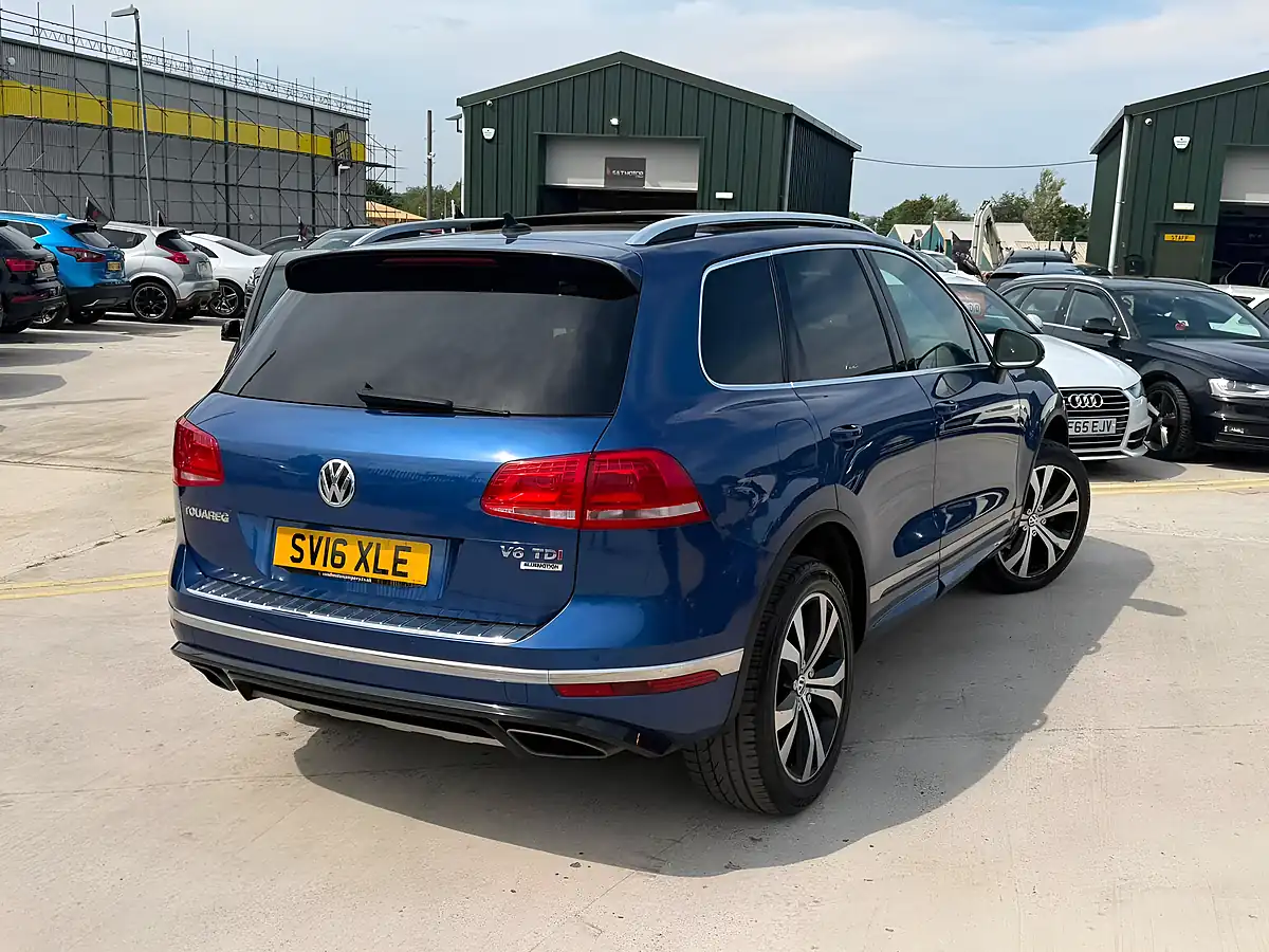Used 2016 Volkswagen Touareg R-Line Blue - Interior and Exterior details 11
