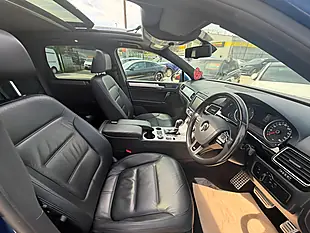 Used 2016 Volkswagen Touareg R-Line Blue - Interior and Exterior details 13