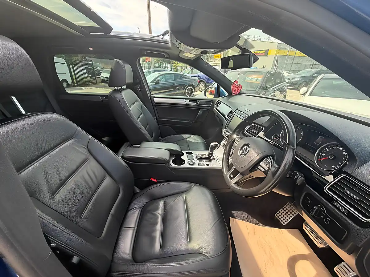 Used 2016 Volkswagen Touareg R-Line Blue - Interior and Exterior details 13