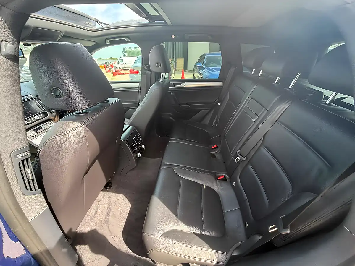 Used 2016 Volkswagen Touareg R-Line Blue - Interior and Exterior details 14