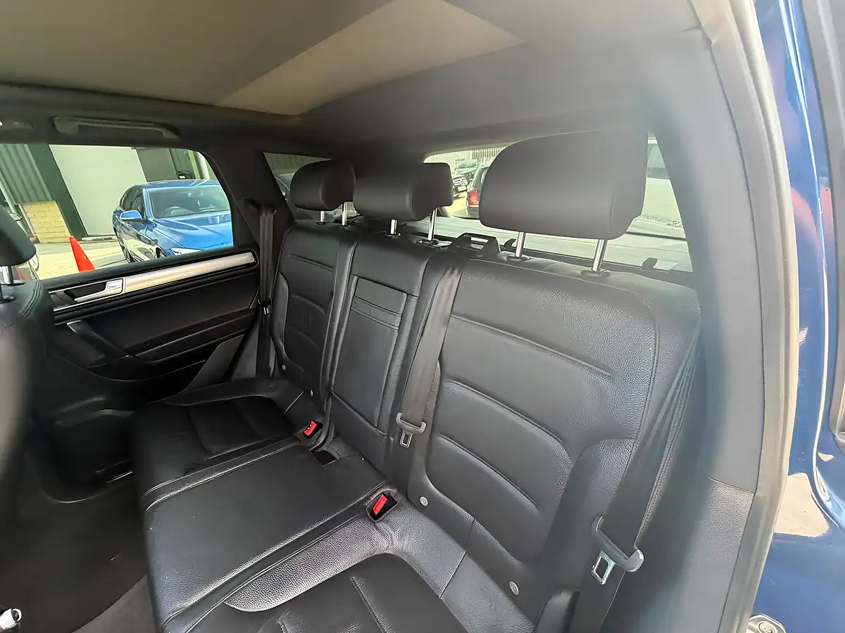 Used 2016 Volkswagen Touareg R-Line Blue - Interior and Exterior details 15