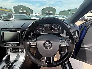 Used 2016 Volkswagen Touareg R-Line Blue - Interior and Exterior details 18