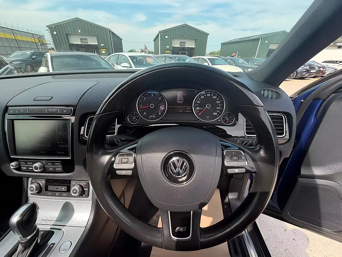 Used 2016 Volkswagen Touareg R-Line Blue - Interior and Exterior details 18