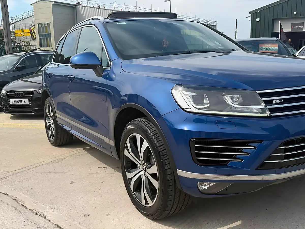 Used 2016 Volkswagen Touareg R-Line Blue - Interior and Exterior details 2