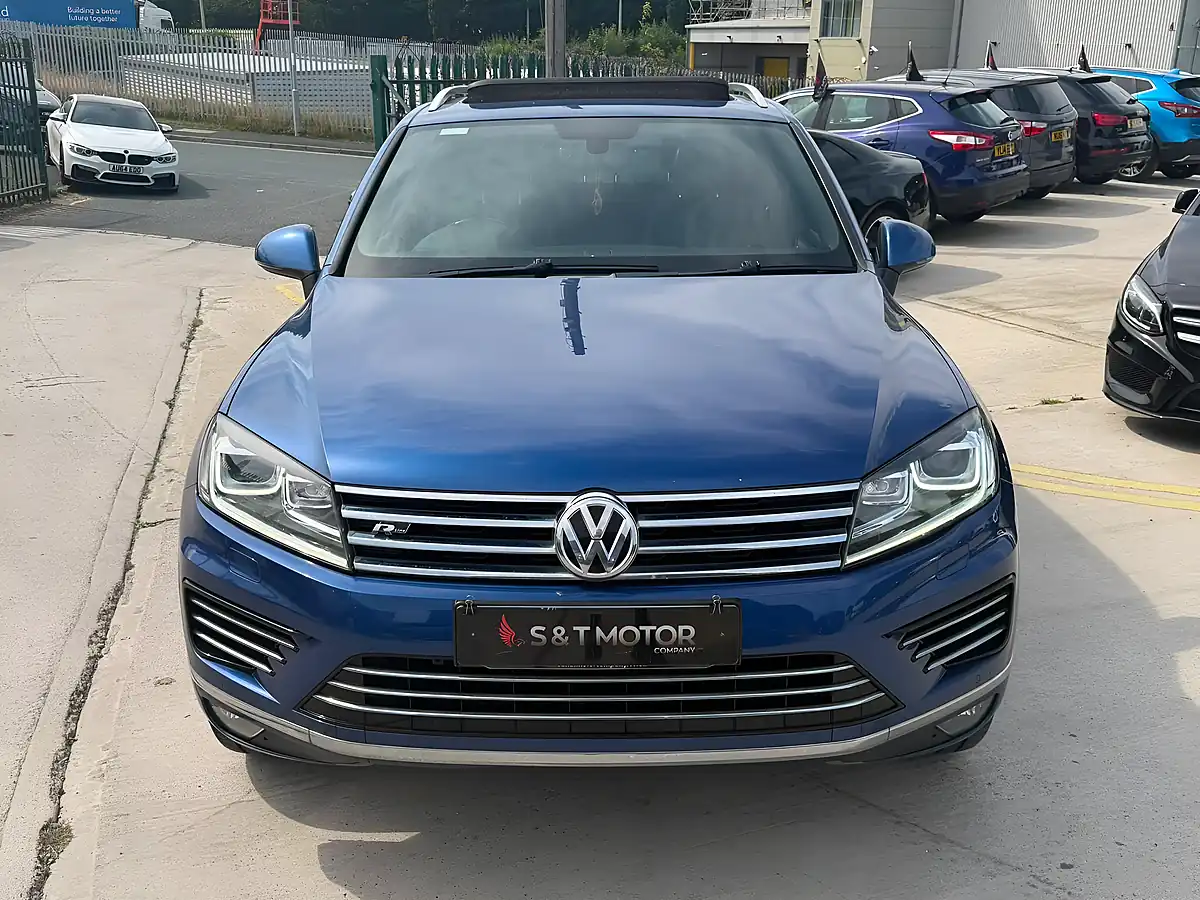 Used 2016 Volkswagen Touareg R-Line Blue - Interior and Exterior details 3