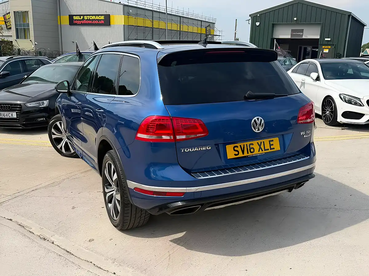 Used 2016 Volkswagen Touareg R-Line Blue - Interior and Exterior details 5