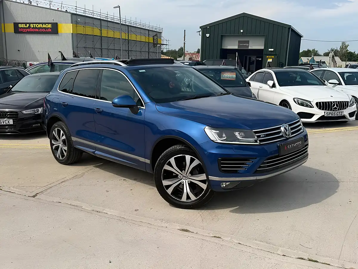Used 2016 Volkswagen Touareg R-Line Blue - Interior and Exterior details 6