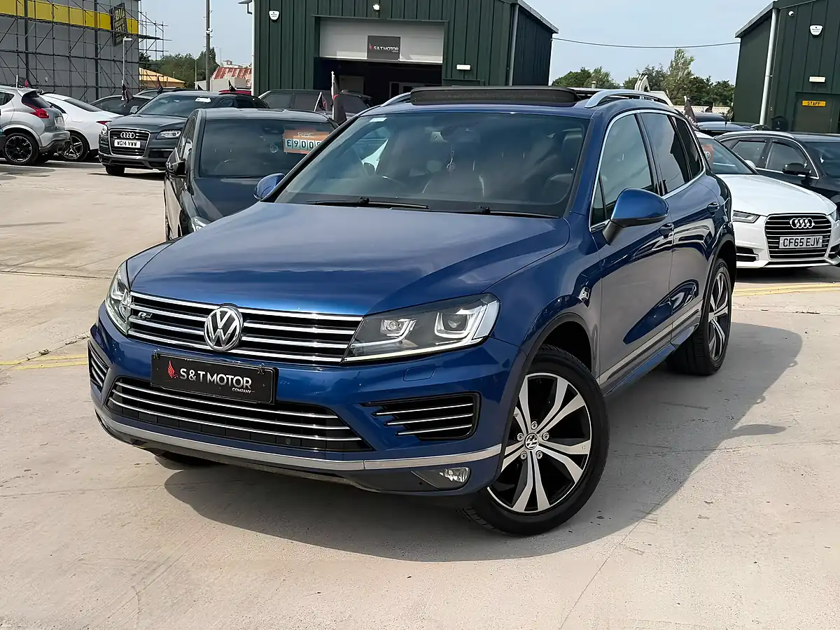 Used 2016 Volkswagen Touareg R-Line Blue - Interior and Exterior details 7