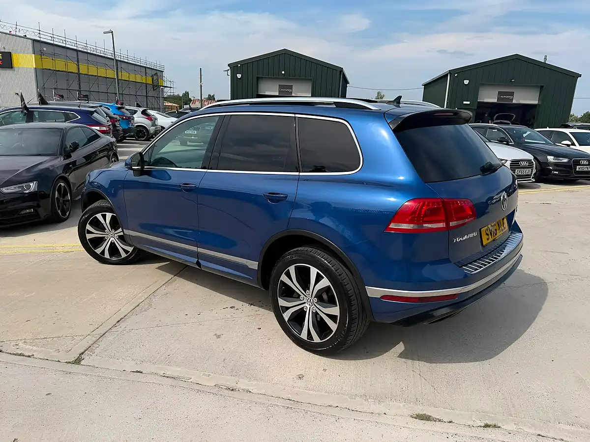 Used 2016 Volkswagen Touareg R-Line Blue - Interior and Exterior details 8