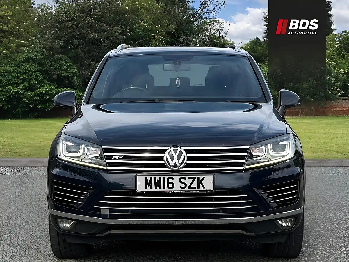 Used 2016 Volkswagen Touareg R-Line Blue - Interior and Exterior details 10