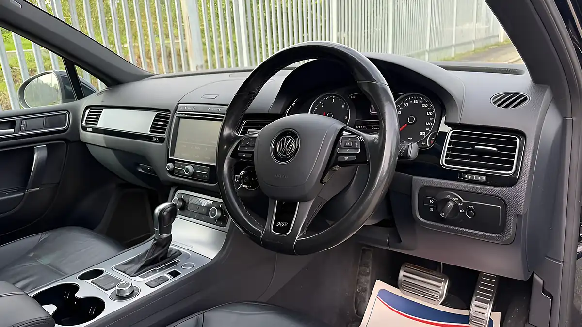 Used 2016 Volkswagen Touareg R-Line Blue - Interior and Exterior details 11