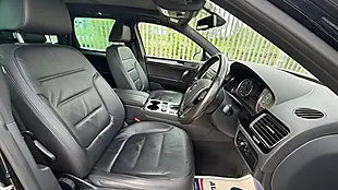 Used 2016 Volkswagen Touareg R-Line Blue - Interior and Exterior details 12