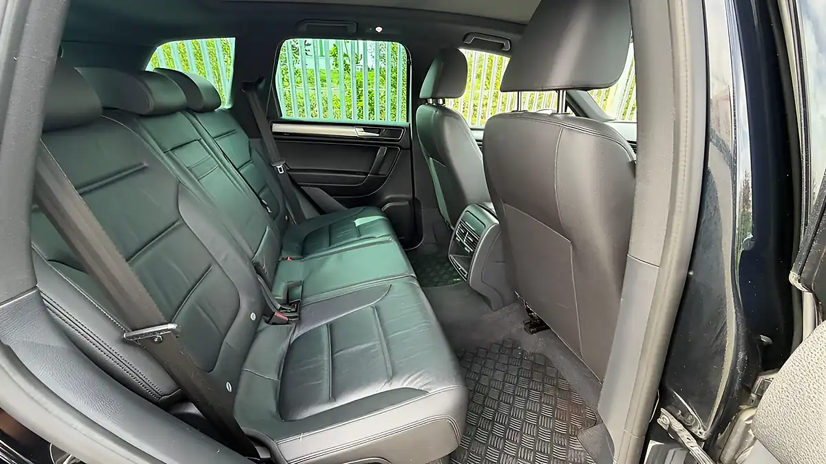 Used 2016 Volkswagen Touareg R-Line Blue - Interior and Exterior details 13