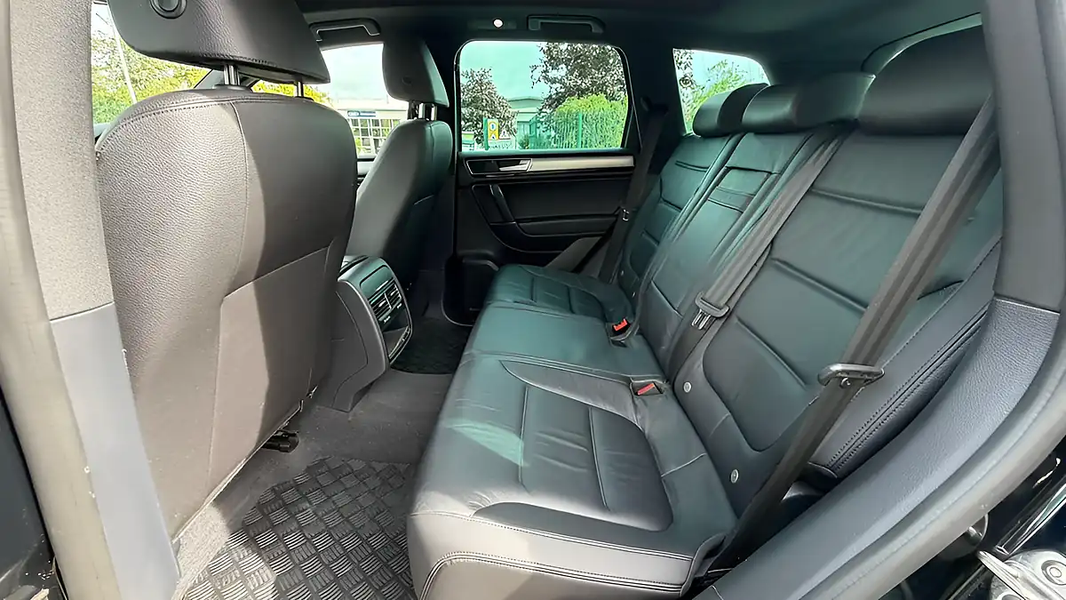 Used 2016 Volkswagen Touareg R-Line Blue - Interior and Exterior details 14