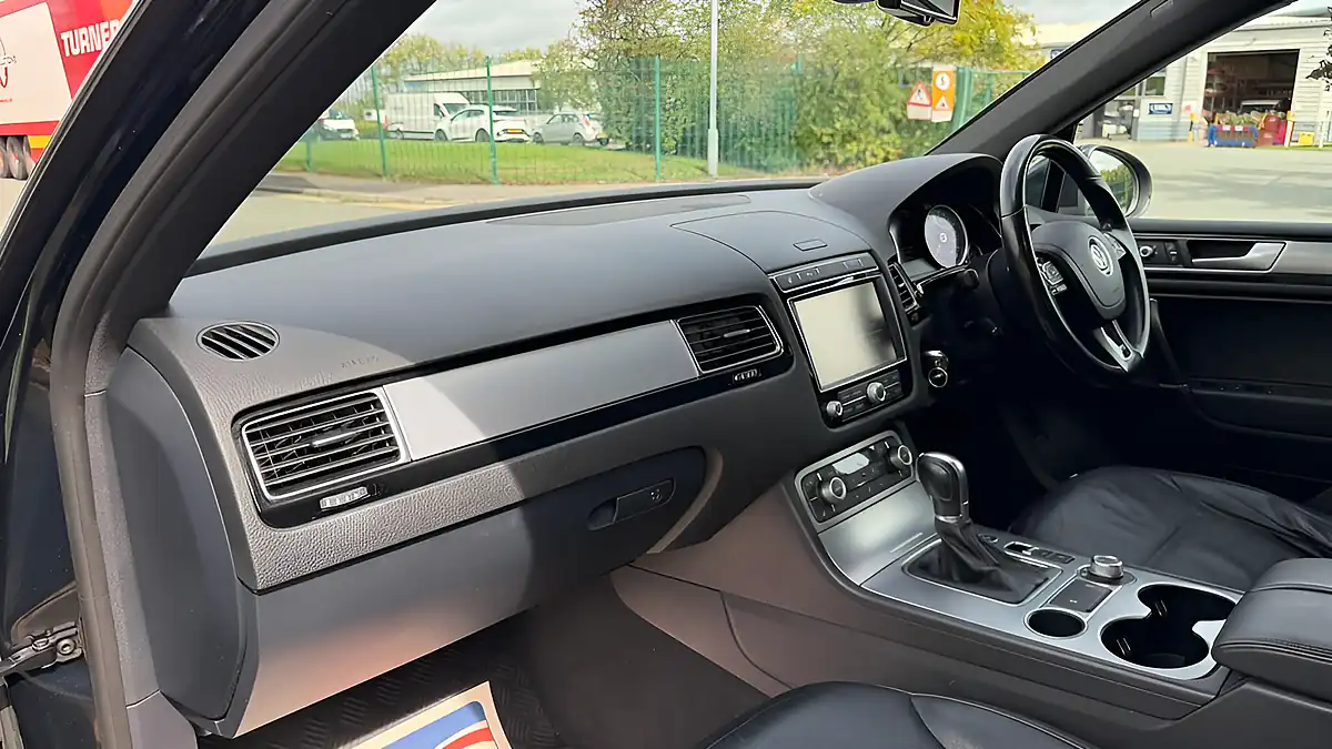 Used 2016 Volkswagen Touareg R-Line Blue - Interior and Exterior details 15