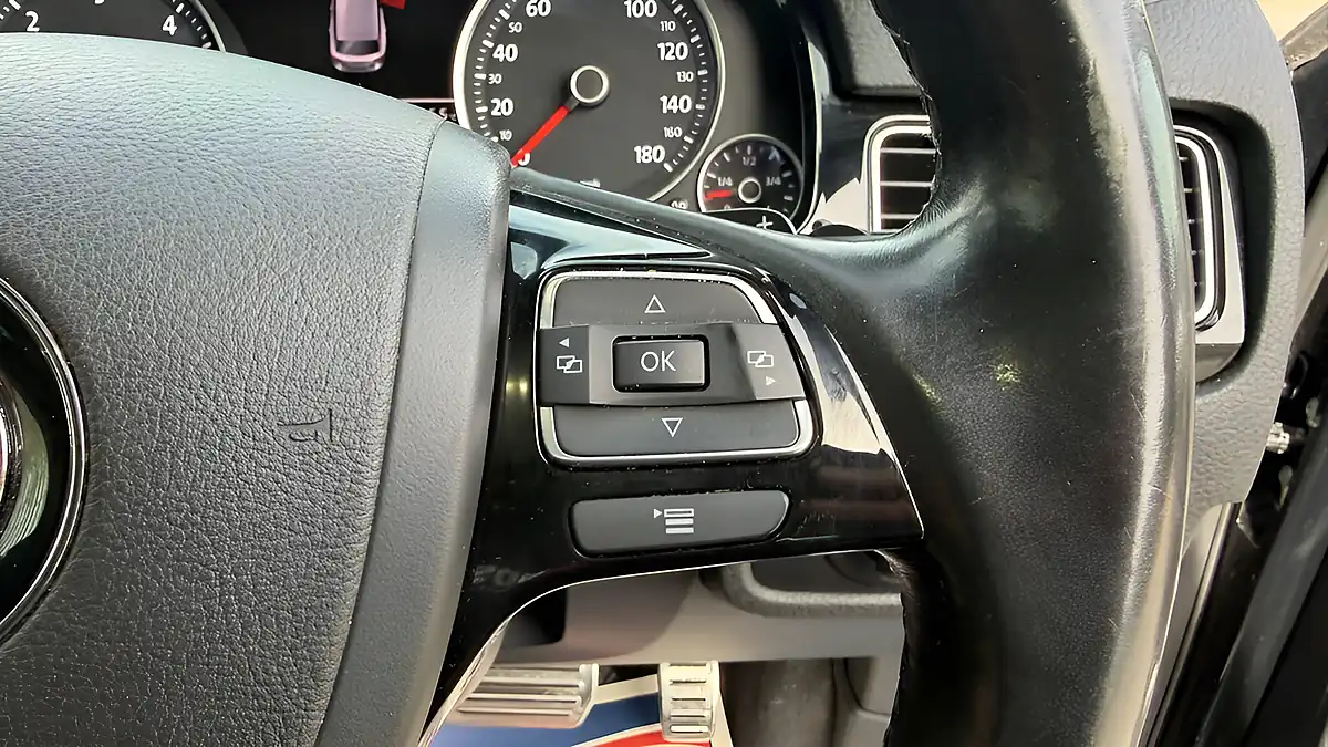 Used 2016 Volkswagen Touareg R-Line Blue - Interior and Exterior details 16