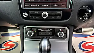 Used 2016 Volkswagen Touareg R-Line Blue - Interior and Exterior details 18