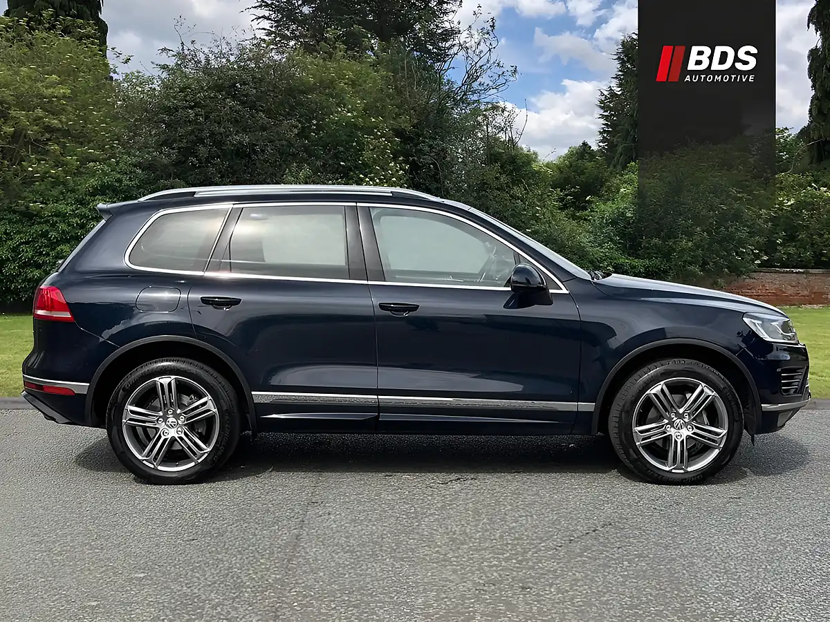 Used 2016 Volkswagen Touareg R-Line Blue - Interior and Exterior details 3
