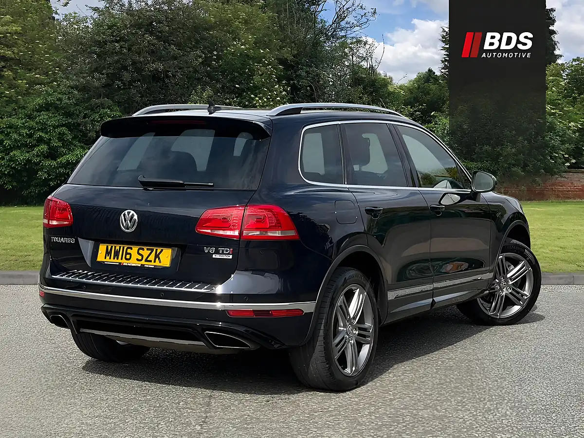 Used 2016 Volkswagen Touareg R-Line Blue - Interior and Exterior details 4