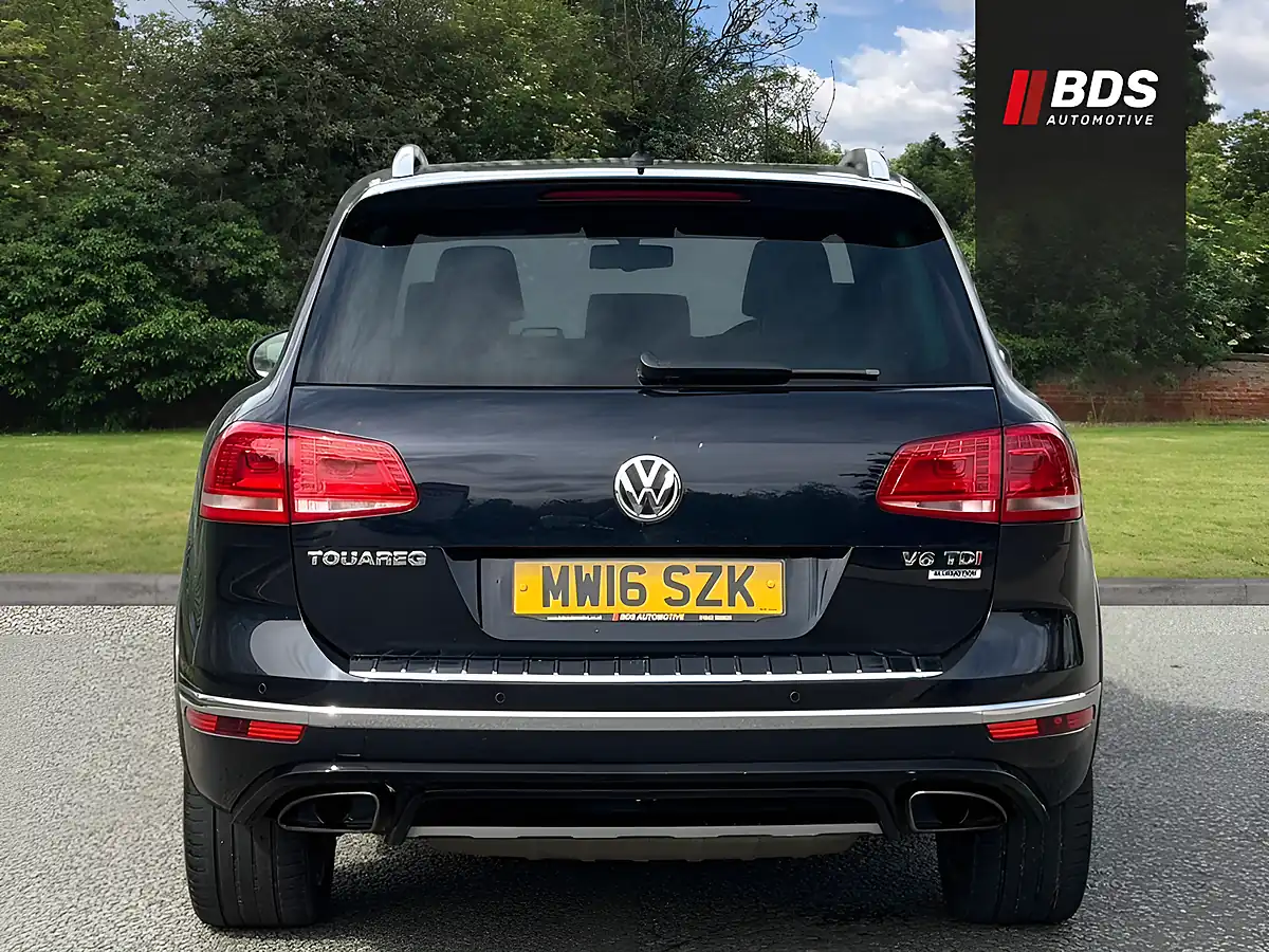 Used 2016 Volkswagen Touareg R-Line Blue - Interior and Exterior details 5