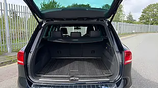 Used 2016 Volkswagen Touareg R-Line Blue - Interior and Exterior details 8