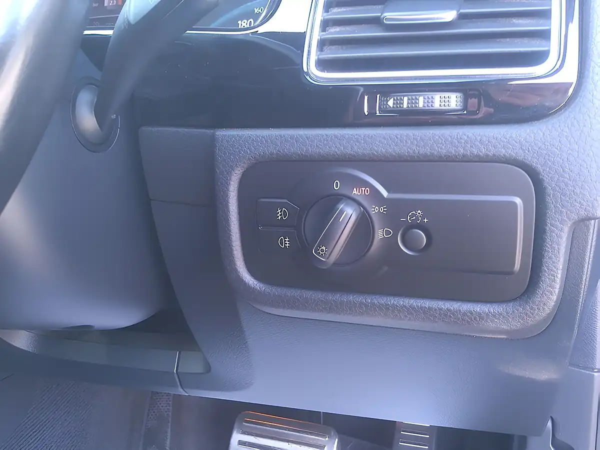 Used 2016 Volkswagen Touareg R-Line Blue - Interior and Exterior details 15