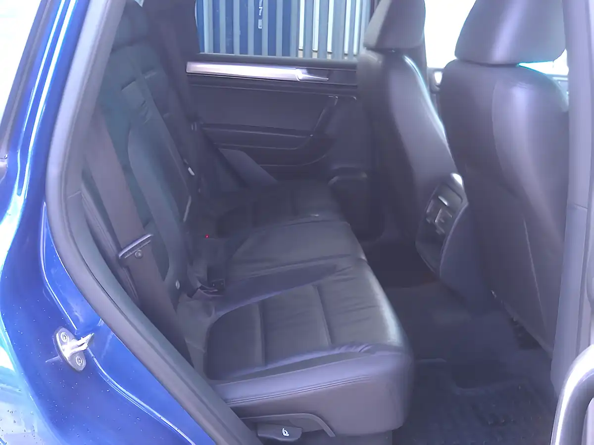 Used 2016 Volkswagen Touareg R-Line Blue - Interior and Exterior details 18