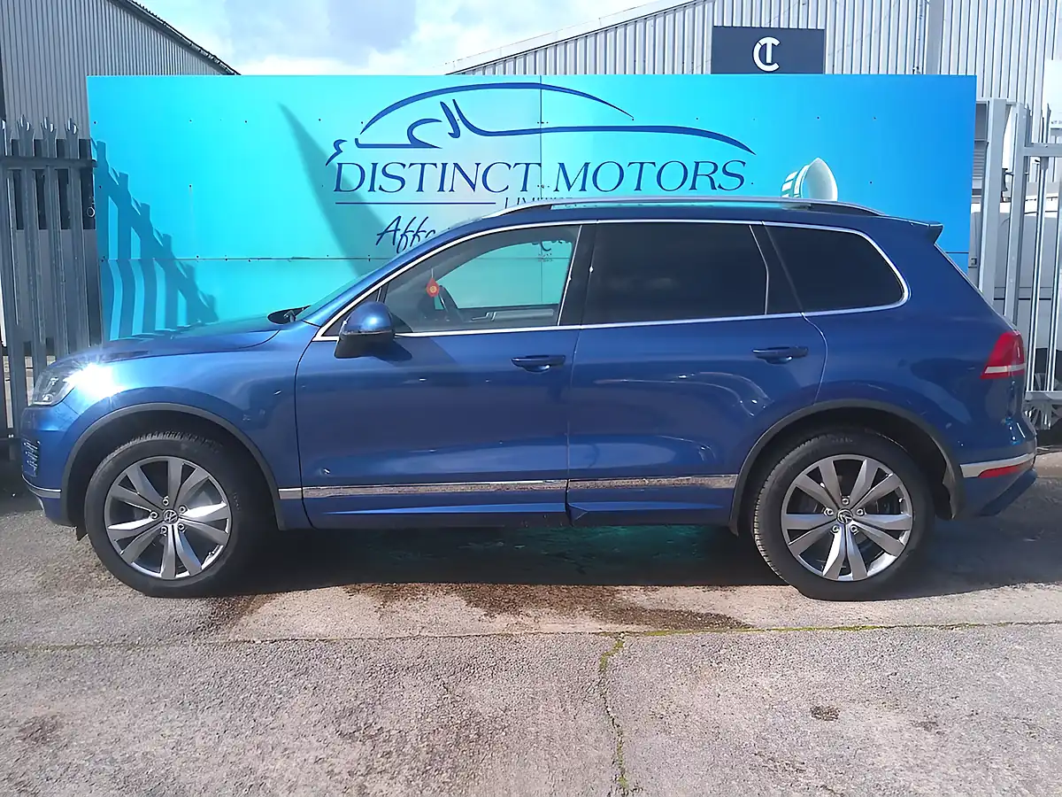 Used 2016 Volkswagen Touareg R-Line Blue - Interior and Exterior details 7