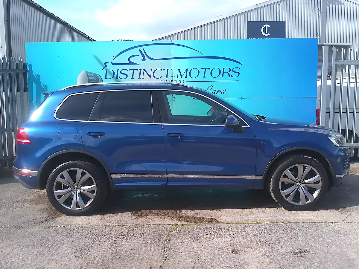 Used 2016 Volkswagen Touareg R-Line Blue - Interior and Exterior details 8