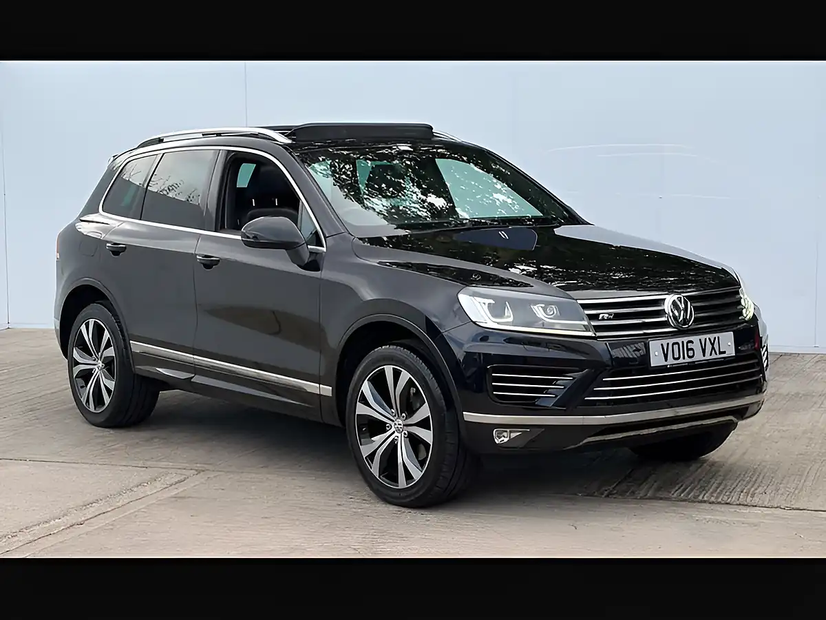 Used 2016 Volkswagen Touareg R-Line Deep Black - Front View