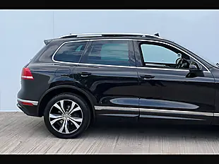 Used 2016 Volkswagen Touareg R-Line Deep Black - Interior and Exterior details 10