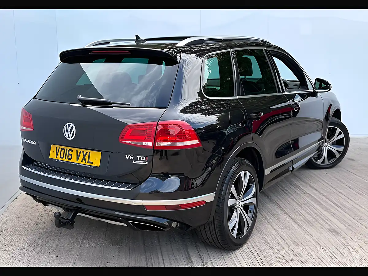 Used 2016 Volkswagen Touareg R-Line Deep Black - Interior and Exterior details 12