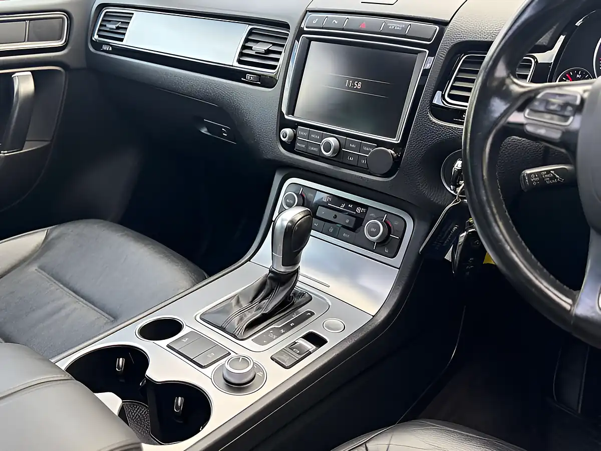 Used 2016 Volkswagen Touareg R-Line Deep Black - Interior and Exterior details 14