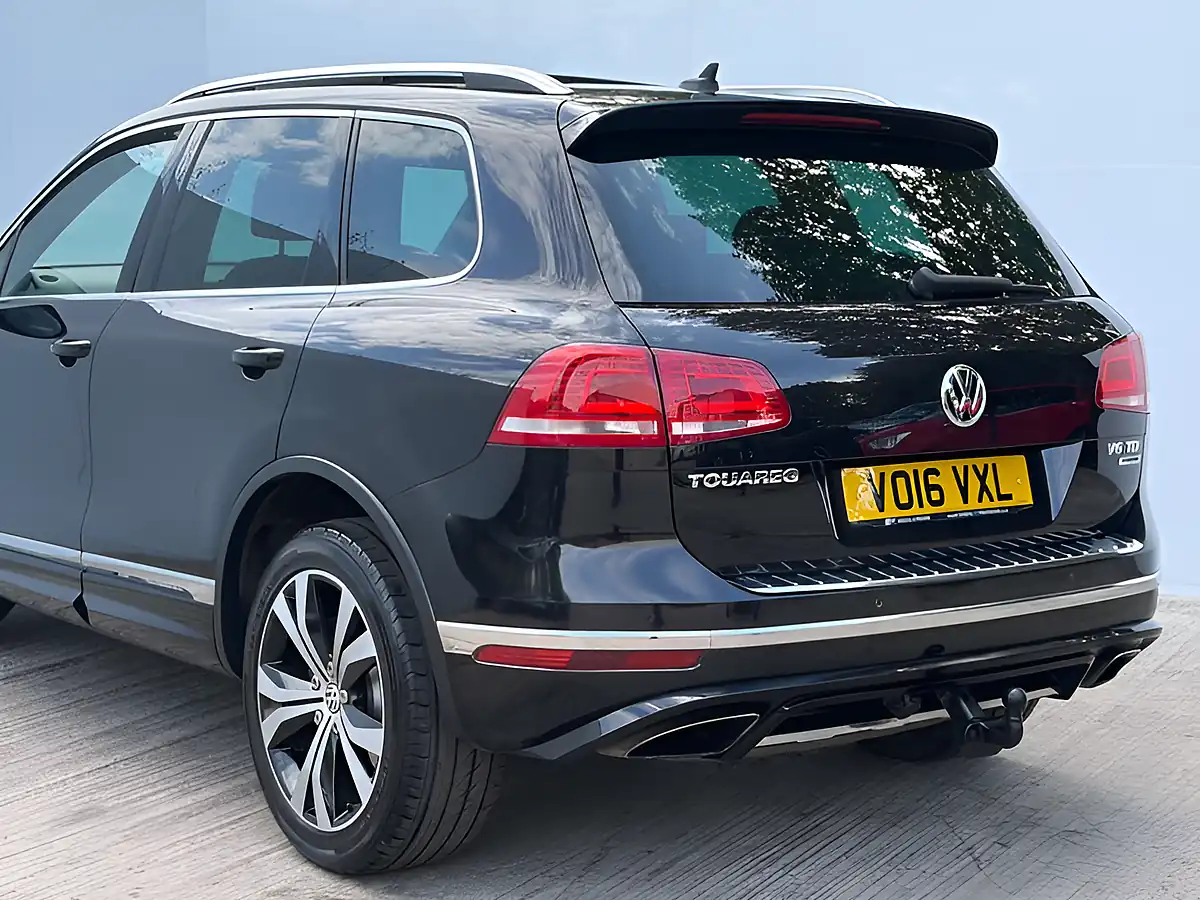 Used 2016 Volkswagen Touareg R-Line Deep Black - Interior and Exterior details 15