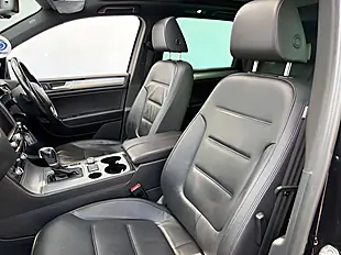 Used 2016 Volkswagen Touareg R-Line Deep Black - Interior and Exterior details 18