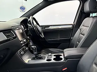 Used 2016 Volkswagen Touareg R-Line Deep Black - Interior and Exterior details 19