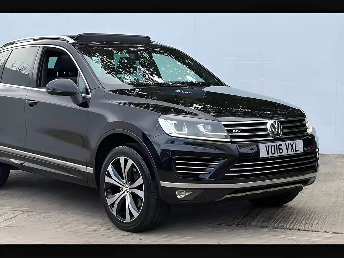 Used 2016 Volkswagen Touareg R-Line Deep Black - Interior and Exterior details 3